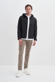 Cazador 24KCEED01047 Siyah Erkek Soft Shell Kapişonlu Önü Fermuarlı 3 Cepli %96 Polyester %4 Elastan Silim Fit Mont - 1