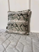 NİVEMESHOME ELYAF DOLGULU KIRLENT 45X45 MATEO 63-04 YEŞİL-KREM - 1