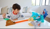 HOT WHEELS CİTY SHARK BEACH BATTLE KÖPEKBALIĞI KUMSAL YARIŞI - 5