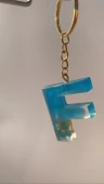 Deniz Mavisi Renk Gold Taşlı Gold Aksesuarlı F Harfi Şekil Epoksi Anahtarlık El Yapımı Hediyelik thumbnail 8