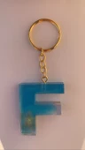 Deniz Mavisi Renk Gold Taşlı Gold Aksesuarlı F Harfi Şekil Epoksi Anahtarlık El Yapımı Hediyelik thumbnail 1