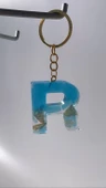 Deniz Mavisi Renk Gold Taşlı Gold Aksesuarlı R Harfi Şekil Epoksi Anahtarlık El Yapımı Hediyelik thumbnail 5