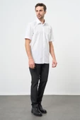 Beyaz Kısa Kol Düz Bez Ayağı Sert Yaka Cepli Pamuklu Classic Comfort Fit Gömlek 1004240925 thumbnail 2