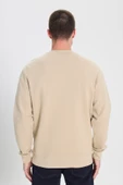 Wrangler W242726614 Bej Erkek İki İplik Üçgen Dış Dikim Bisiklet Yaka Sweat - 5