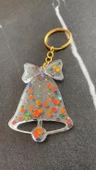 Şeffaf Epoksi İçinde Rengarenk Pullu Fiyonklu Gold Aksesuarlı Zil - Çan Anahtarlık El Yapımı Hediyelik - 2