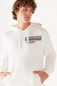 Wrangler W232242102 Ekru Erkek Sol Göğüste Yazı Detaylı Kapüşonlu İki İplik Sweat - 3
