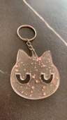 Şeffaf Epoksi İçinde Pembe Glitterli Gümüş Aksesuarlı Kedi Yüzü Anahtarlık El Yapımı Hediyelik thumbnail 2