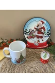 Yılbaşı Özel Noel Baba Desenli Kupa Bardak, Mini Kar Küresi ve Ahşap Pano Hediye Seti - 5