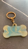 Okyanus Yeşili Ve Gold Ebruli Renk Gold Aksesuarlı Kemik Şekil Epoksi Anahtarlık El Yapımı Hediyelik thumbnail 4