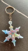 Transparan Mavi Yıldız Süslemeli Gümüş Aksesuarlı Kar Tanesi Epoksi Anahtarlık El yapımı Hediyelik thumbnail 6