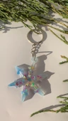 Transparan Mavi Yıldız Süslemeli Gümüş Aksesuarlı Kar Tanesi Epoksi Anahtarlık El yapımı Hediyelik thumbnail 1