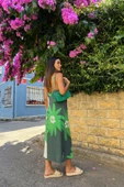 Askılı V Yaka Yırtmaçlı Çicek Desenli Yeşil Elbise - 3