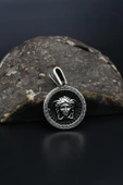 Kolye Ucu Medusa Figürlü Grek Desenli 925 Ayar Gümüş 901331 - 3