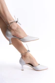 Miniglossy Gümüş Saten Bilekten Taşlı Kısa Topuklu Stiletto Abiye Ayakkabı thumbnail 3