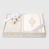 Kuran +  Seccade +  Tesbih Hediye Seti (Orta Boy, Termo Deri, Desenli Kutu, Beyaz) thumbnail 2