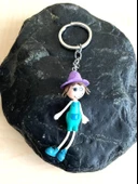 KIZ ÇOCUĞU TEMALI PLASTİK ANAHTARLIK - 1