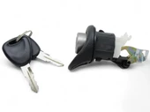Sandero Bagaj Kapağı Arka Kilidi 2 Anahtar - Renault Twingo Logan Sandero Lodgy 7701367940 - 1