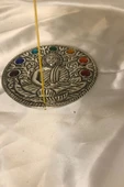 Çubuk Tütsülük İşlemeli Çelik Buda Budha Konik Tütsülük Yuvarlak 7 Çakra thumbnail 2