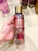 Victoria's Secret Blushing Berry Magnolia 250 ml Kadın Vücut Spreyi - 2