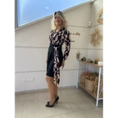 Lucky Life Kadın Uzun Kollu Kruvaze Yaka Dijital Baskılı Fiyonk Detay Dalgıç Kumaş Elbise thumbnail 5