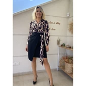 Lucky Life Kadın Uzun Kollu Kruvaze Yaka Dijital Baskılı Fiyonk Detay Dalgıç Kumaş Elbise thumbnail 2