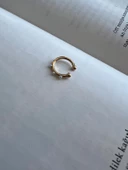 İNCİLİ MİNİ SIKIŞTIRMALI KIKIRDAK KÜPE thumbnail 2