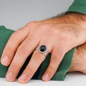 Saat Kordon Tasarımlı Yuvarlak Siyah Zirkon Taşlı Gümüş Erkek Yüzük thumbnail 2