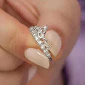 Zirkon Taşlı Sarmaşık Kraliçe Tacı Tektaş Gümüş Bayan Yüzük thumbnail 2