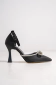 Siyah Saten Fiyonk Taşlı Stiletto Kadeh Topuklu Ayakkabı - Darley thumbnail 2