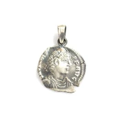 925 Ayar Gümüş Sezar Kolye Ucu thumbnail 3