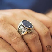 925 Ayar Gümüş Oval Kök Safir Taşlı Elişi Kalemli Erkek Yüzük thumbnail 1