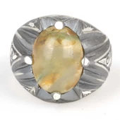 925 Ayar Gümüş Yeşil Renkli Sıkma Kehribar Taşlı Elişi Kalemli Erkek Yüzük thumbnail 4