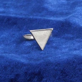 Gümüş Üçgen Minimal Yüzük thumbnail 2