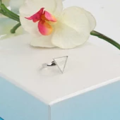 Gümüş Üçgen Minimal Yüzük thumbnail 1