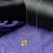 V Harfi Oval Altın Kolye thumbnail 3