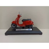 Welly 2017 vespa gts 125cc 1:18 thumbnail 3