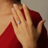 Beyaz Altın Baget Taşlı Yüzük thumbnail 1