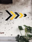 Dekoratif ahşap duvar süsü, ok, yön okları, çıkış - 1