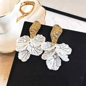 Benzersiz Beyaz Damla Akrilik Küpe thumbnail 1