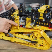 LEGO Technic 42131 Cat D11T Buldozer (3854 Parça) thumbnail 5