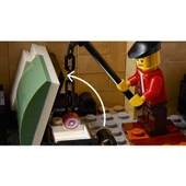 LEGO Creator Expert 10278 Police Station thumbnail 5