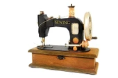 Dekoratif Metal Dikiş Makinesi Kutulu Biblo Hediyelik thumbnail 1
