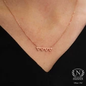 925 Ayar Gümüş Minik Üçgenler Kolye thumbnail 1