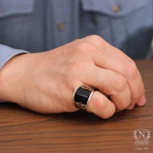 925 Ayar Gümüş Oniks Taşlı Tuğra Sembolü Erkek Yüzük thumbnail 1