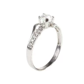 925 Ayar Gümüş Tektaş Motifli Yanı Taşlı 1,50 crt Görünümlü Yüzük thumbnail 4