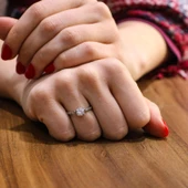 925 Ayar Gümüş Tektaş Yanı Taşlı 0,90 crt Görünümlü Yüzük thumbnail 1