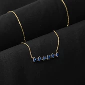 Lacivert Renk Taşlı Altın Kolye thumbnail 4