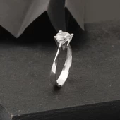 14 Ayar Beyaz Altın Tektaş Kadın Yüzük thumbnail 4