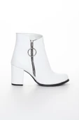 Fermuarlı Beyaz Büyük Numara Kadın Topuklu Bot thumbnail 2