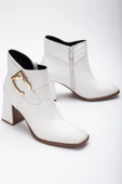 Cilt Metal Kemerli Beyaz Kadın Kalın Topuklu Bot thumbnail 1